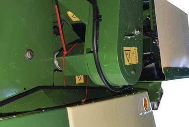 Pos: 46.33.7 /BA/Fahren und Transport/Rundballenpresse/Transport/Seitenhaube rechte Maschinenseite sichern_bild_fortima @ 382\mod_44494577333_7.docx @ 2753305 @ @ Pos: 46.33.9 /Überschriften/Überschriften 3/F-J/G/Garnkastenklappe sichern @ 47\mod_47962256560_7.