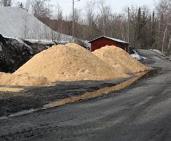 kalkin tuotannossa. Kevään kokeilukäytössä osa hiilestä korvattiin sahajauholla.