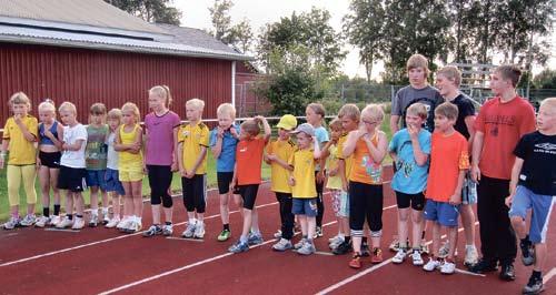 Heidän lisäkseen piirinmestaruuksiin ylsivät Leevi Rautiainen, joka kevään m a a s t o i s s a yllätti kaikki paikallaolijat ja nappasi runsaan osanottajamäärän nenän edestä maastojuoksun