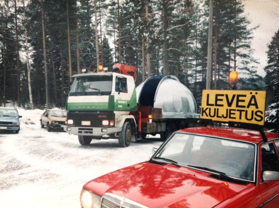 Tehdäänkö tähtitorni? Nyrölä 20 vuotta Riku Pitkänen T alvella 1994-1995 käynnistyi uuden maaseututähtitornin tuleminen, vaikka kukaan ei sitä vielä tuolloin tiennyt.