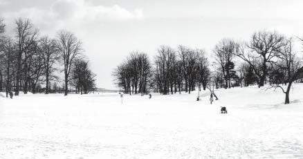 Talvisin osa saarista (ja mantereen) ranta-alueesta veneiden talvisäilytyspaikkana.