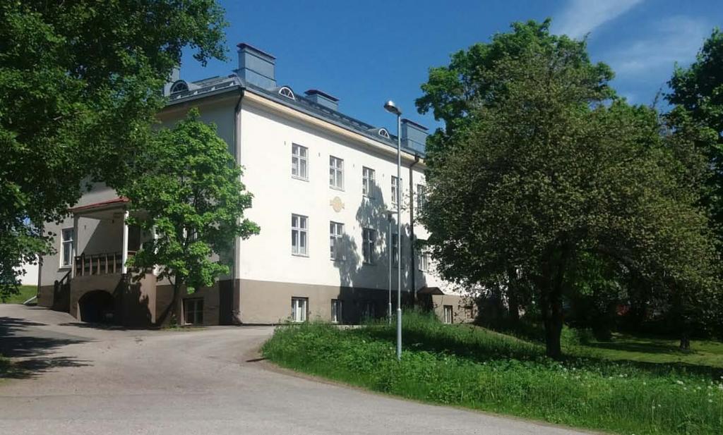 Kuvat 8. ja 9. Palvelu- ja kunnalliskodin vanhemmat rakennukset on rakennusperintöselvityksessä esitetty säilytettäviksi ja vaalittavaksi.