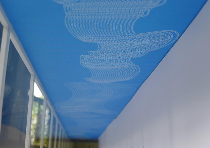 Yhdyskäytävän kattotaideteos Taiteilija Annu Vertanen toteuttaa sairaalan yhdyskäytävän kattoon tulevan taideteoksen.