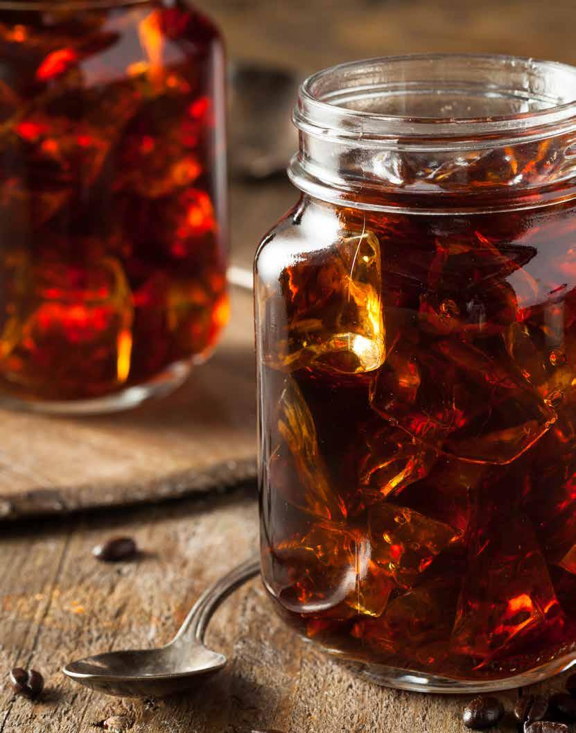 Cold Brew Kylmäuutettu kahvi Korkealaatuista kahvia uutetaan 16 tuntia kylmään veteen. Tulokseksi saadaan hiukan makeampi ja pyöreämpi kahvinmaku ilman karvautta.
