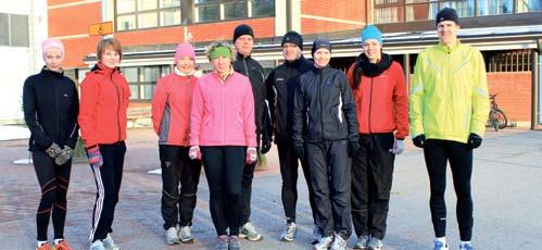 sta lähdin opiskelemaan Turkuun kauppakorkeakouluun. Silloin edustin Maarian Mahtia. Osallistuin maantiejuoksukilpailuihin. Maratonin olen juossut aikaan 2,24.