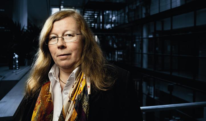 AJANKOHTAISTA PÄÄKIRJOITUS Kansainvälisen toiminnan merkitys tutkimukselle JUHLAPUHEISSA KOROSTAMME kansainvälisen yhteistyön merkitystä, mutta käytännössä kun on tarve karsia tutkimuksen rahoitusta,