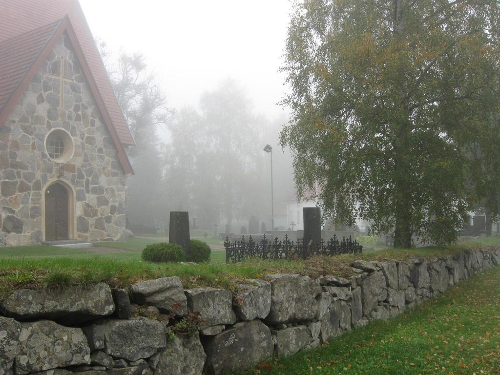 Sen rakentamista vastasivat kylät ja aidan eri osat olivat niiden huoltovastuulla. Aitaa on myöhemmin uusittu useaan otteeseen. Vuonna 1876 aidattiin uusi alue ja rakennettiin kolme porttia.
