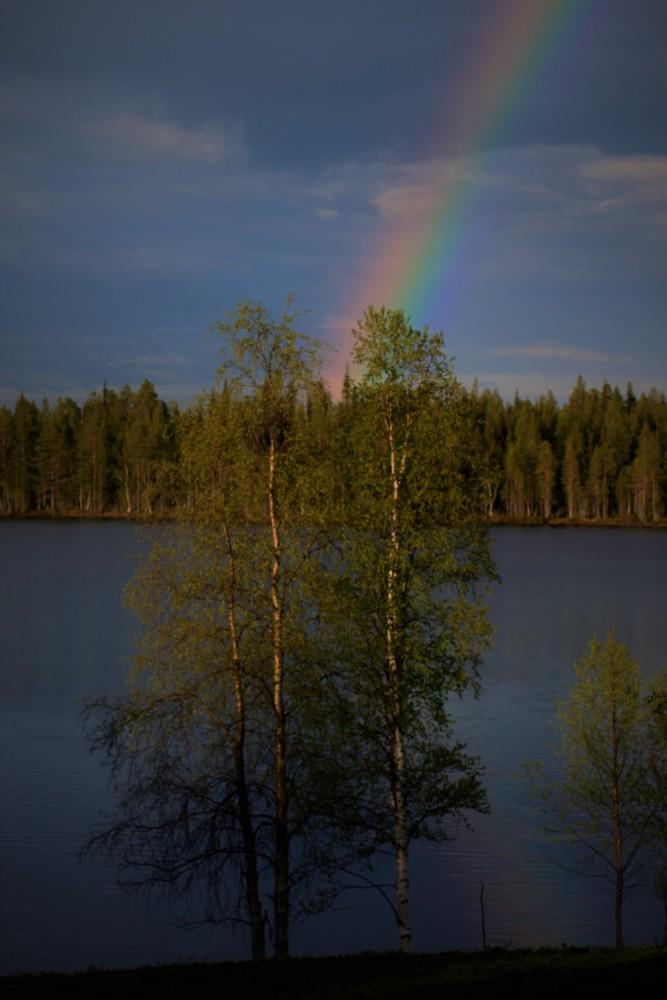 Olihan minulla toki seurana matkakirjailija Matti Rämö, hänen kirjoittamaa kirjaa Polkupyörällä Jäämerelle lueskelin mielenkiinnolla.