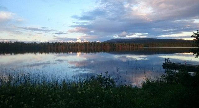 Nyt oli vuorossa poronkäristyspäivä. Raimo hääräsi keittiössä koko aamupäivän ja hyväähän siitä tuli.