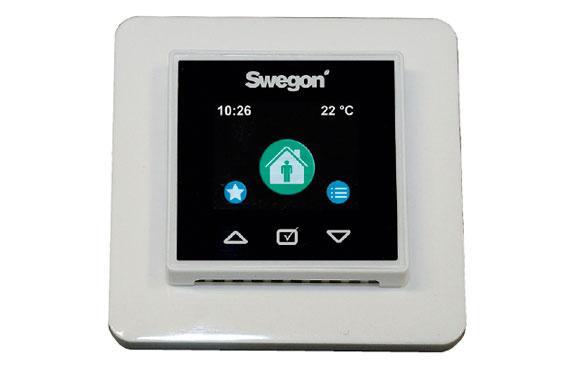 11 Esimerkiksi asuntoilmanvaihtoon tarkoitettuja Swegon CASA W -sarjan (12) ilmanvaihtokoneita säädetään kuvassa 8 näkyvällä Swegon Smart -ohjainpaneelilla. Kuva 8. Swegon Smart -ohjainpaneeli (13).