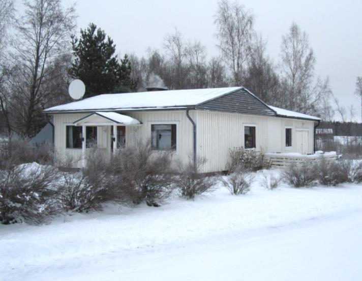 RAKENNUKSEN JA LÄHIYMPÄRISTÖN KUVAUS, Nr. 21 Pihapiiri sijaitsee näkyvällä paikalla Fagernästien varrella.