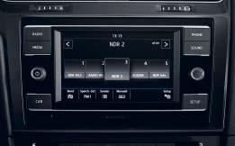 L 04 Radio ja navigointi Discover Media on varustettu värillisellä 20,3 cm:n (8 tuuman) TFT-kosketusnäytöllä, asennetulla Euroopan kartalla, lähestymistunnistimella, MP3- ja WMA-yhteensopivalla