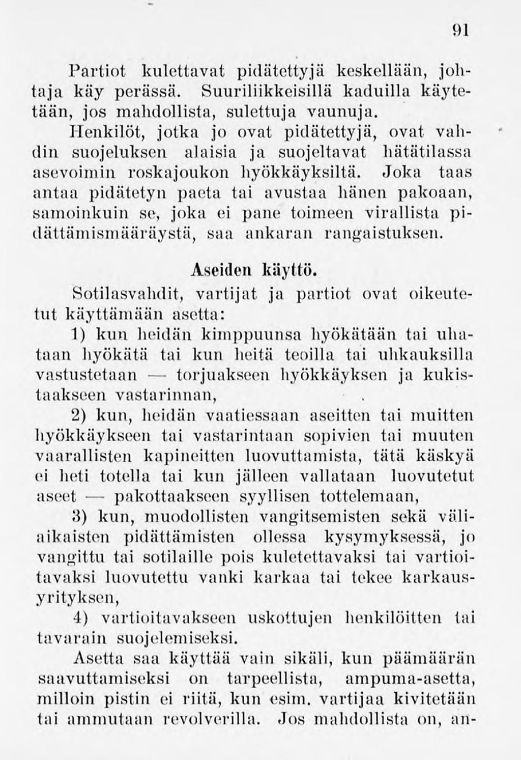 91 Partiot laitettavat pidätettyjä keskellään, johtaja käy perässä. Suuriliikkeisillä kaduilla käytetään, jos mahdollista, sulettuja vaunuja.