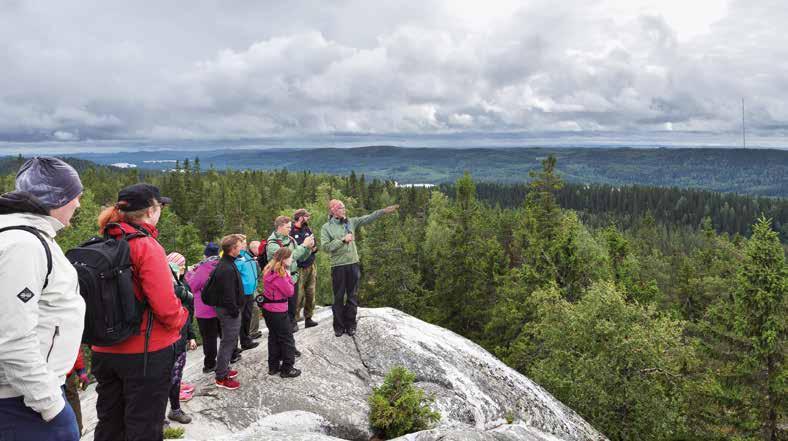 Kolilla saatiin voimaa vertaisista TEKSTI HEIDI RAJAMÄKI JA KATJA LAINE KUVAT HENNALIINA KARHUMAA JA VILLE IKKALA Elokuun lopussa suuntasi sydänlasten vanhemmista, sydänvikaisista aikuisista ja