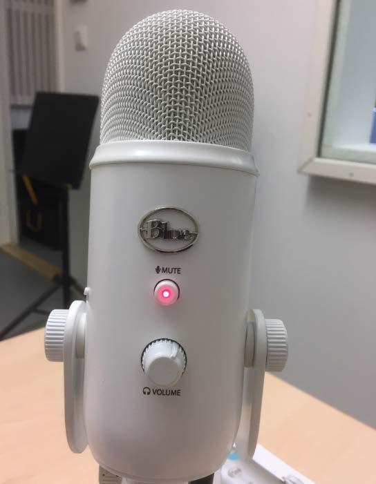 16 Blue Yeti mikrofoni Blue Yeti on erinomainen mikrofoni tallentamaan selostusta. Siitä voi vaihtaa useita asetuksia, esim. mistä suunnasta mikrofoni poimii ääntä.