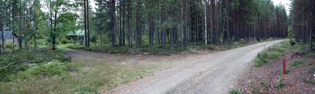 Lisäksi paikalle aiotaan asentaa maakaapeli, jonka tulisi kulkea mökin kaakkoisnurkasta 44 m eteläkaakkoon kohti Kiukoisentien kaakkoispuolisessa ojassa olevaan liitoskohtaan. Kuva 7.