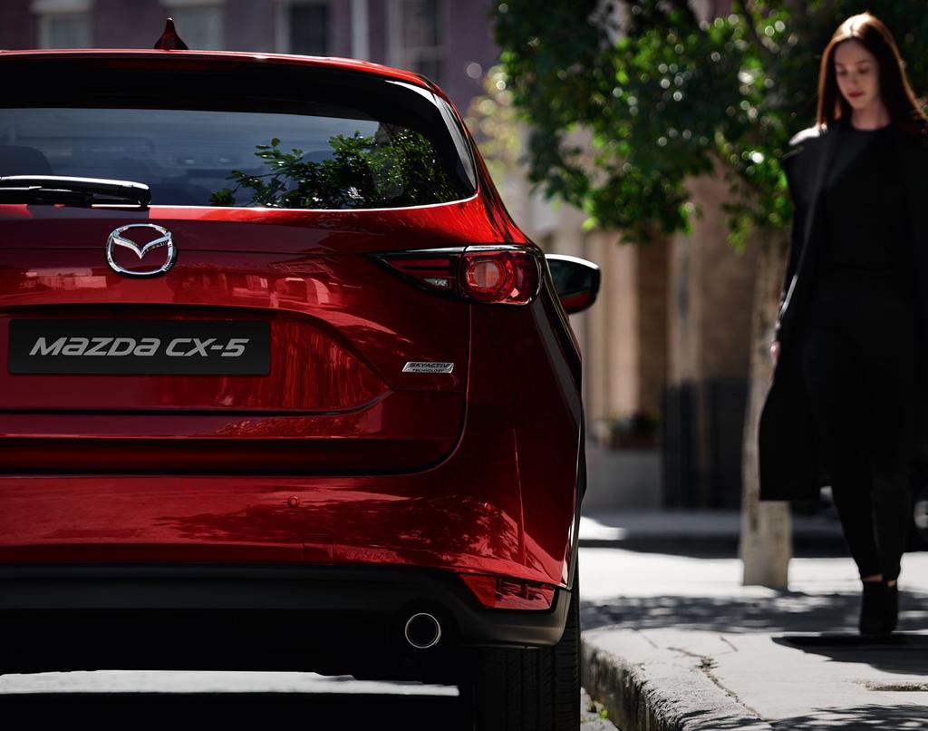 K A I K E N K E S K I P I S T E E S S Ä O N K U L J E T T A J A Mazda CX-5 sisältää älykkäitä turvateknologioita, joiden avulla voit olla yhteydessä