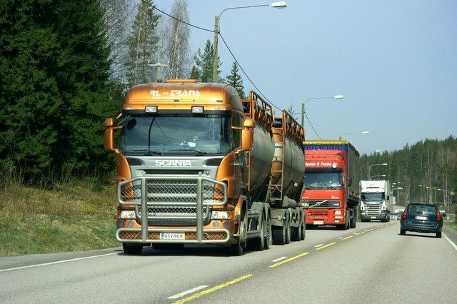 Kuljetus ja varastointi Maaliikenne ja putkijohtokuljetus; Vesiliikenne; Ilmaliikenne; Varastointi ja liikennettä palveleva toiminta; Posti- ja kuriiritoiminta Kuljetuksen ja varastoinnin