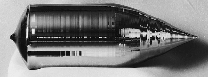 BST, fall 2012 8 1.3.3. Kiekot (engl. wafer) Kasvatettu tanko prosessoidaan mekaanisesti haluttuihin määrämittoihin ja sahataan alle mm paksuisiksi (esim. 775 µm) kiekoiksi.