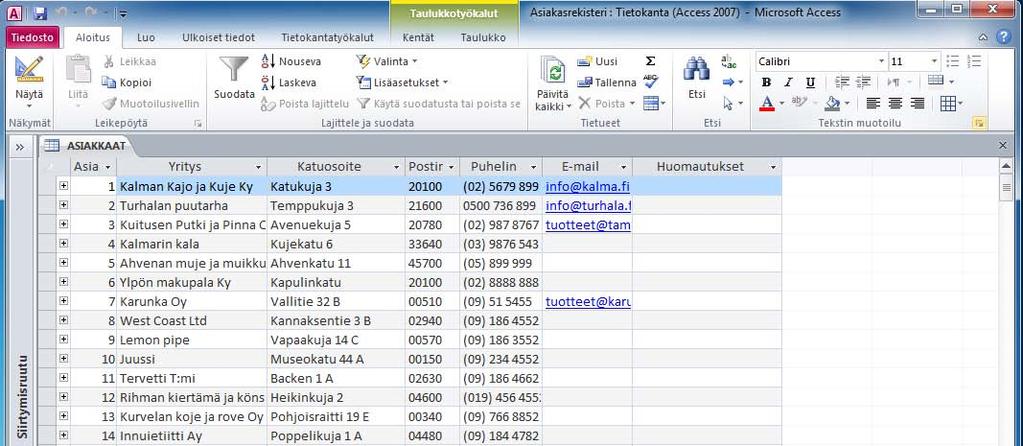 Valintaikkunat Office 2010 -ohjelmista löytyvät myös perinteiset Windows-valintaikkunat. Valintaikkunoissa voit tehdä useita yksityiskohtaisempia, toimintoja ohjaavia asetuksia.