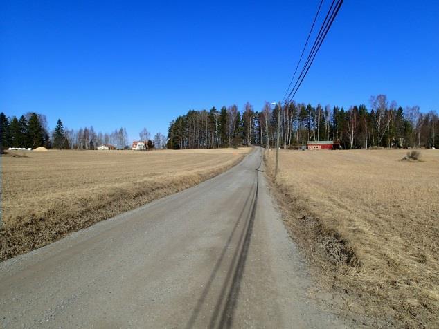 Tottijärven kirkon eteläpuolella