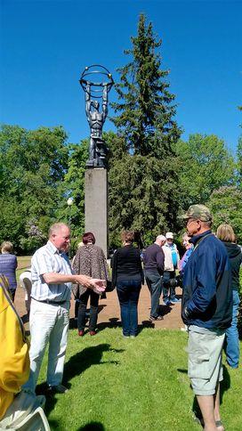 Sillamäen kaupunki, neuvostoaikana suljettu, salainen kaupunki, on 1950-luvulla korkeimman rakennusstandardin, Stalinin luokan, mukaan