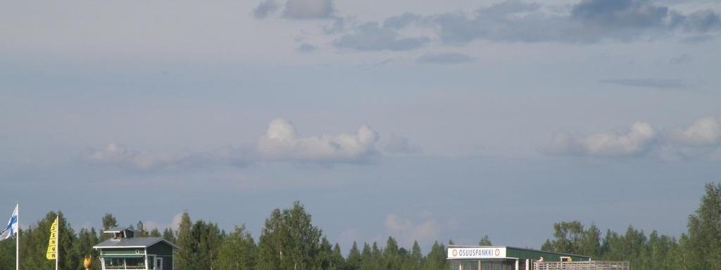 8 2 RAVIKILPAILUT SUOMESSA Ravikilpailuissa eli raveissa kilpaillaan ravaavilla hevosilla useissa eri lähdöissä. Lähdöissä kilpaillaan rahapalkinnosta joko kärryillä ajaen tai satulassa ratsastaen.