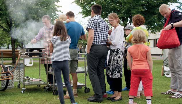 2 3 Tervetuloa Paremman avioliiton perheleirille 8. - 15.7.2017 Pieksämäelle! Käytännönläheistä parisuhdeopetusta luennoilla ja ohjatuissa pienryhmissä aamu- ja iltapäivisin.