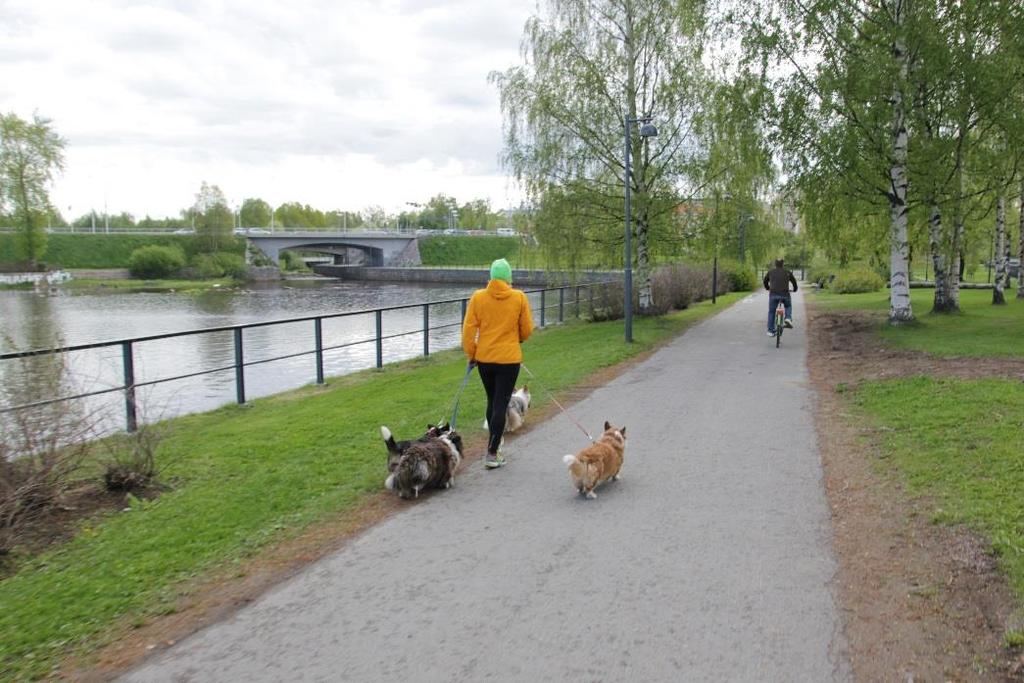 Myös maankäyttö- ja rakennuslaki ohjaa muutosta liikkeelle, joskin välillisesti Valtakunnalliset alueidenkäyttötavoitteet (VAT) 1. Toimiva aluerakenne. 2.