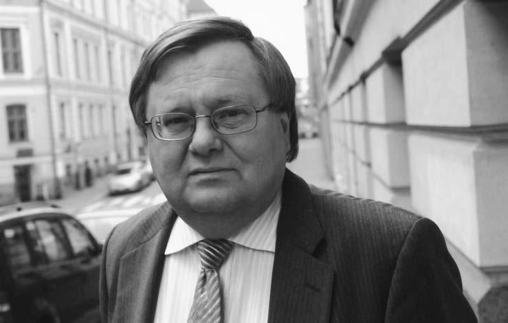 Hannu Sirén työskenteli opetusministeriössä aiemmin ammattikorkeakouluyksikön johtajana. Puolentoista vuoden ajan hän on toiminut korkeakoulu- ja tiedeyksikössä koulutuksen tulosalueen johtajana.
