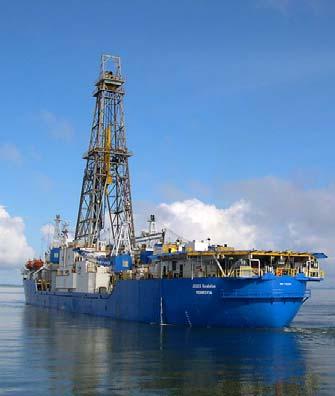 4 Kuva 2. IODP-ohjelman käytössä olevat kolme tutkimusalustyyppiä. Vasemmalla JOIDES Resolution, keskellä japanilainen Chikyu ja oikealla esimerkkinä ns.