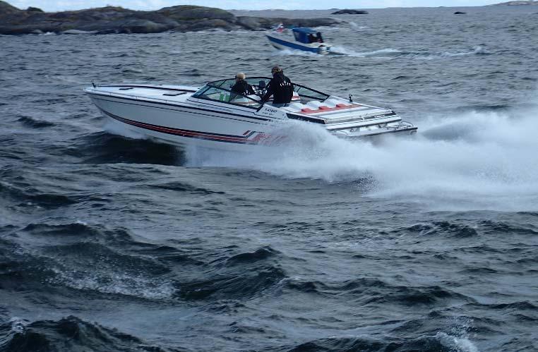 käynnistynyt uudelleen. Loppumatka kalatehtaan laituriin tultiinkin Drakenin kyljellä hinauksessa.