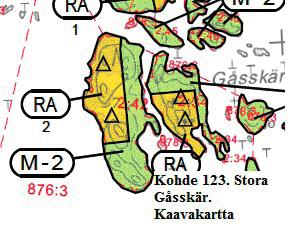 Puusto on lakialueella matalaa ja vankkarunkoista männikköä, mutta saaren pohjoiskärjessä puusto on tiheäkasvuista ja korkeampaa.