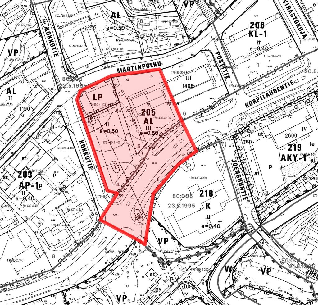 80:014 / MARTINPOLUN JA KOKKOTIEN RISTEYSALUE 31.8.2017 (10) Voimassaoleva asemakaava Asemakaavassa (hyväksytty 23.5.1995) suunnittelualue on osoitettu asuin- ja liikerakennusten korttelialueeksi, AL.