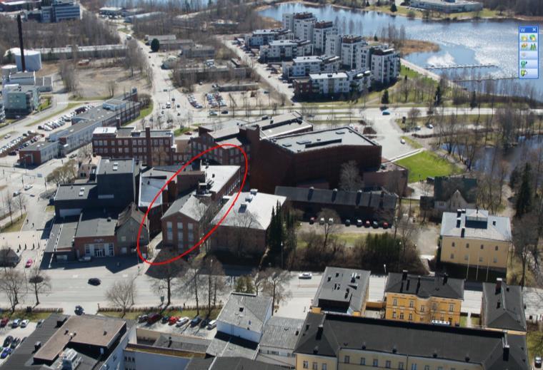 Kolmikerroksiseen rakennukseen sijoitettiin karstakoneet, rukit ja lankavarasto. Pohjoispäähän tuli varastotiloja.