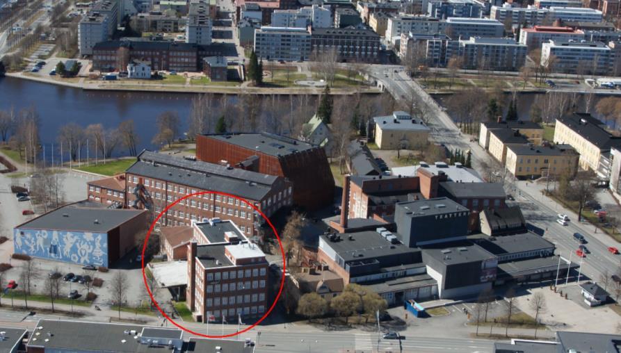 Rakennus oli 1930-luvun alkupuolella julkisivuiltaan enemmän klassistinen, nykyinen funkkisasu tulee 1930-luvun laajennuksissa.