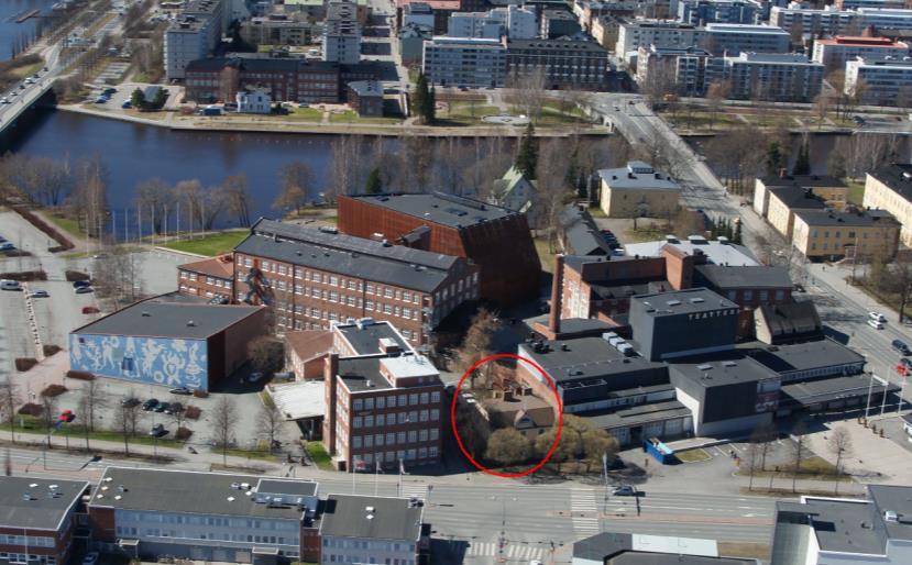 Rakennusta on laajennettu 1950/1960-luvulla sisäpihan puolelle, johon rakennettiin toiseen kerrokseen erkkeri ja ensimmäiseen kerrokseen punatiilinen siipiosa.