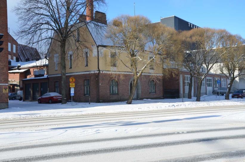 VALOKUVAT JA PIIRUSTUKSET 22 RAKENNUSTIEDOT Nykykäyttö Historialliset käytöt Suunnittelija Valmistumisvuodet (muutosvuodet) Kerrokset Kattomuodot Julkisivumateriaalit asunto, toimistotiloja