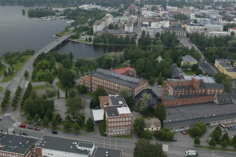 ikkunanauhana 1960-luvun korotus ja viimeisenä punatiilisenä osana ovat 1930- ja 1940- luvun