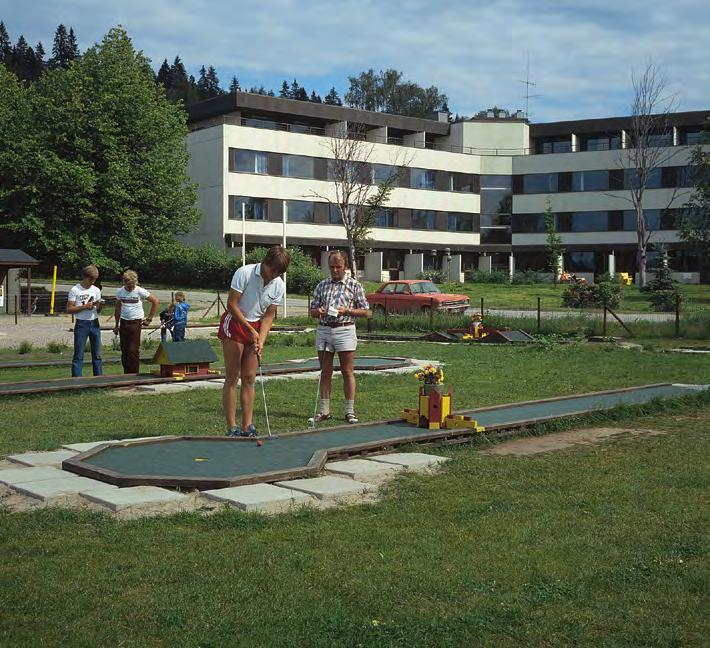 Hyvä urheilukenttä Suomen Urheiluliitto listasi jokasään kestävät päällystekentät viimeksi vuonna 2004. Kenttiä oli 217.