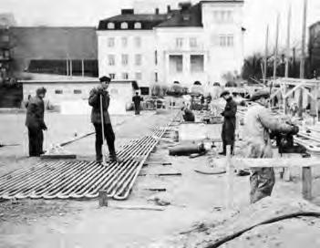 Jää on tarjonnut ihmiselle luonnollisen väylän liikkumiseen ja pelikentän leikkimieliseen kisailemiseen jo vuosituhansien ajan.