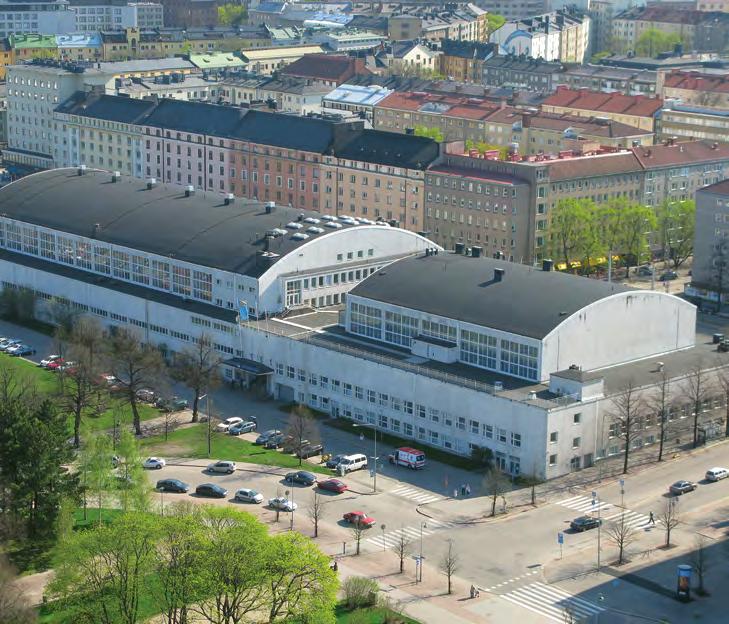 Kisahalli. Kuva: Ulla Salmela. Ruskeasuon ratsastushalli. Kuva: Hilkka Högström. Laakson ratsastusstadion. Kuva: Hanna Tyvelä.