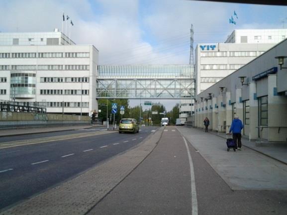 Panuntien Käpylän aseman edusta
