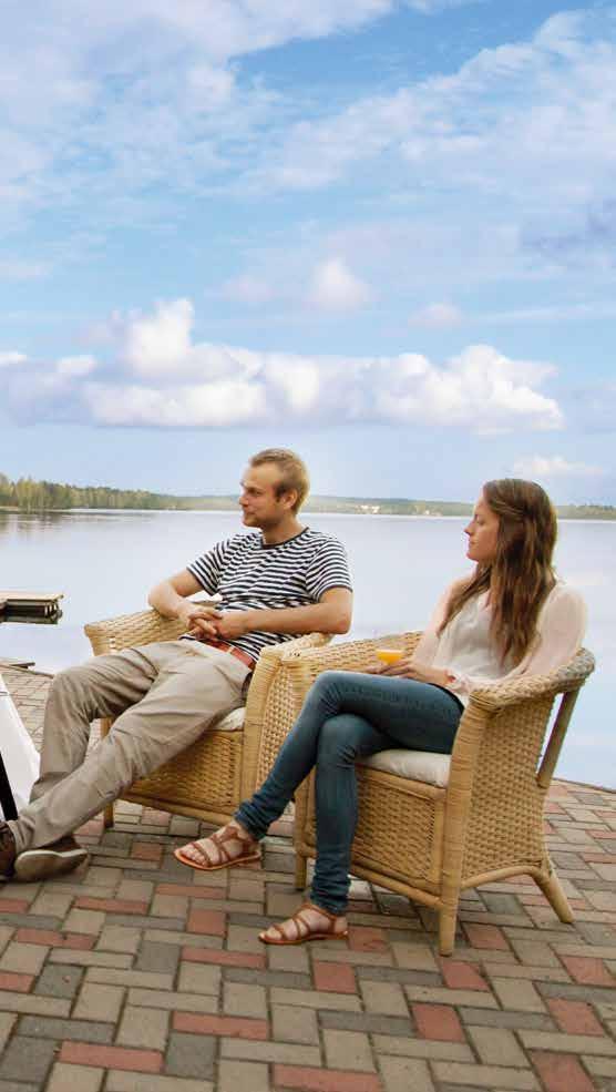 Mukavaa yhdessä oloa! Hakeudumme niiden ihmisten seuraan, joiden kanssa haluamme viettää aikaa.