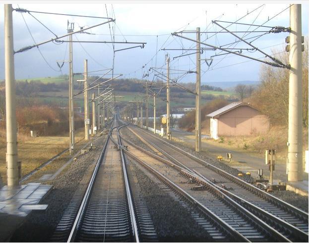 16 Kuvassa 10 oleva suurnopeusvaihde mahdollistaa junaliikenteen suuren nopeuden vaihteessa.