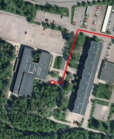 49 5.16 Suvilahden koulu Suvilahden koulu sijaitsee osoitteessa Teirinkatu 2. Kohteessa tehtiin tarkastuskäynti 3.5.2011. Alueen liikenne Kohteessa on liikuntasali, joka on käytössä myös iltaisin.