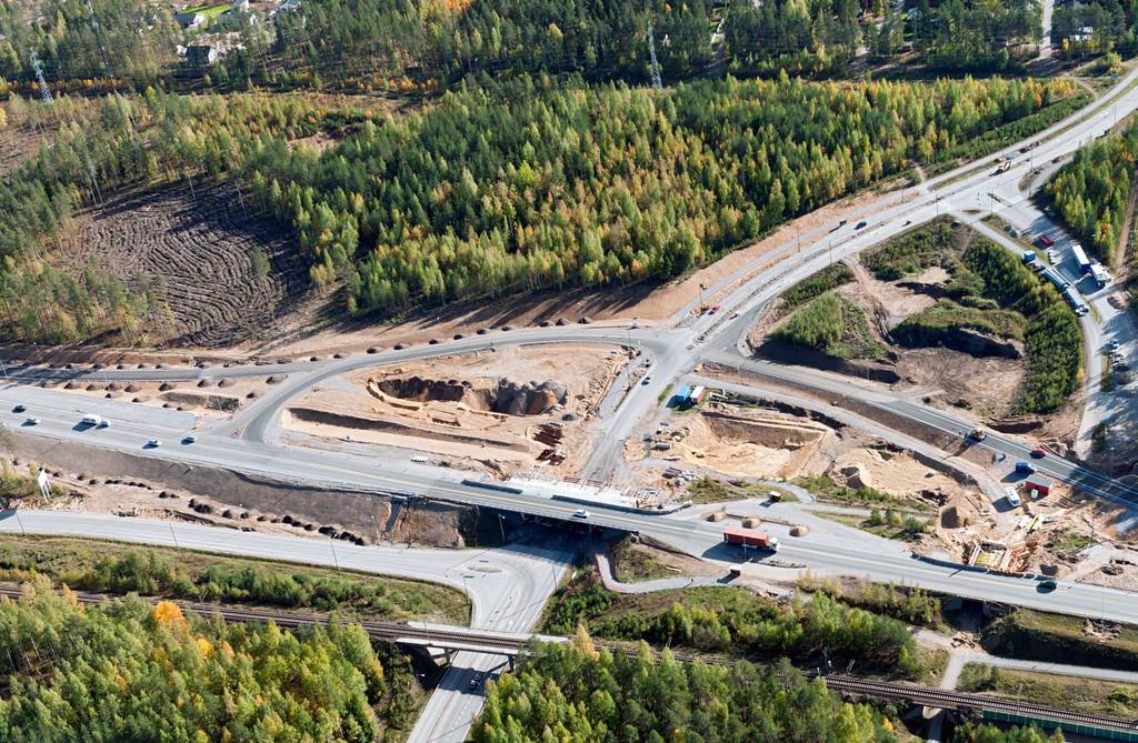 4 5 Projektipäällikön katsaus hankkeeseen Suomen suurin käynnissä oleva tiehanke! Kolmen vuoden rakentaminen Kärki Muukko-välillä lähestyy loppuaan.