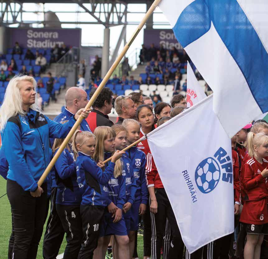 KEHITYSOHJELMAT SEUROJEN PALLOLIITTO PÄÄSARJOJEN JA PÄÄSARJA- SEUROJEN KASVUPAKETTI SEUROJEN PALLOLIITTO Ytimessä ajatus rakentaa uusi palvelukonsepti suomalaisen jalkapalloseuran parhaaksi ja iloksi.