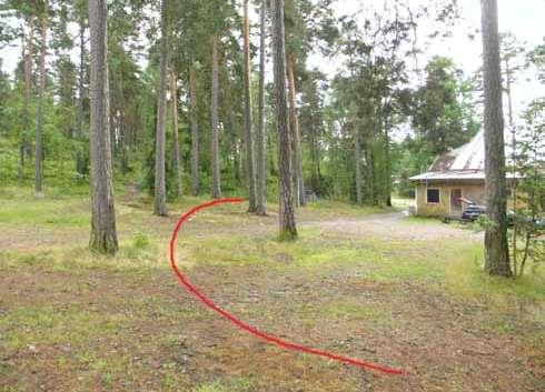 joukossa näkyi mm. lasia, tiiliä ja kukkaruukun kappaleita (ks. kartta 1 Yleiskartta).