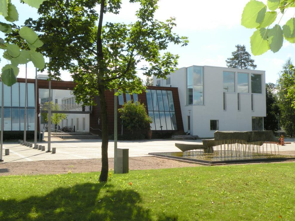Maalaispitäjästä taidekaupungiksi Koulun ja